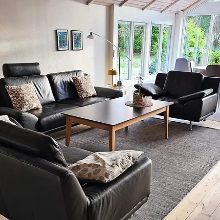 6 Person In Hojslev-by Traum