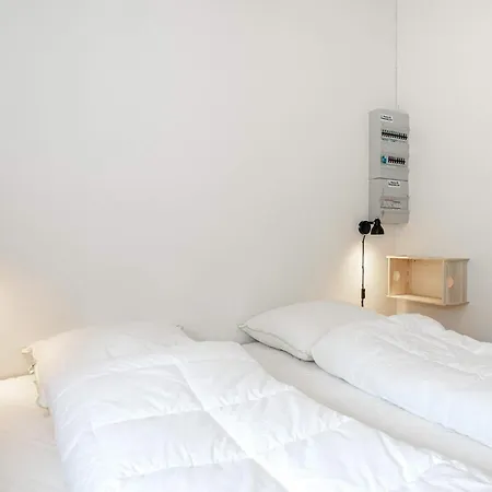 6 Person In Hojslev-by Traum