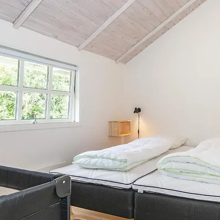 6 Person In Hojslev-by Traum *