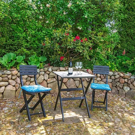 6 Person In Hojslev-by Traum *