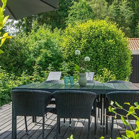 6 Person In Hojslev-by Traum