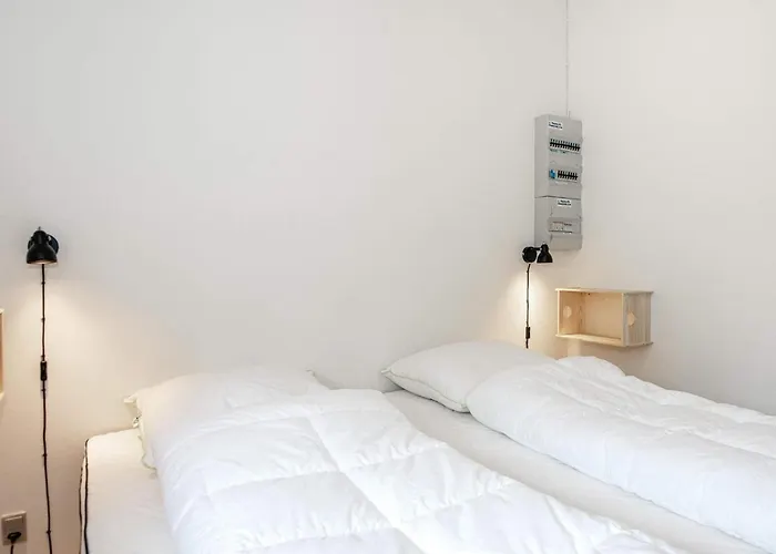 6 Person In Hojslev-by Traum
