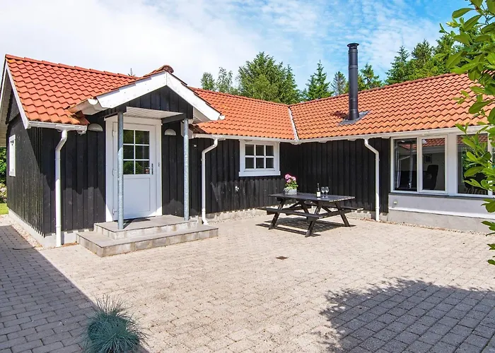 6 Person In Hojslev-by Traum